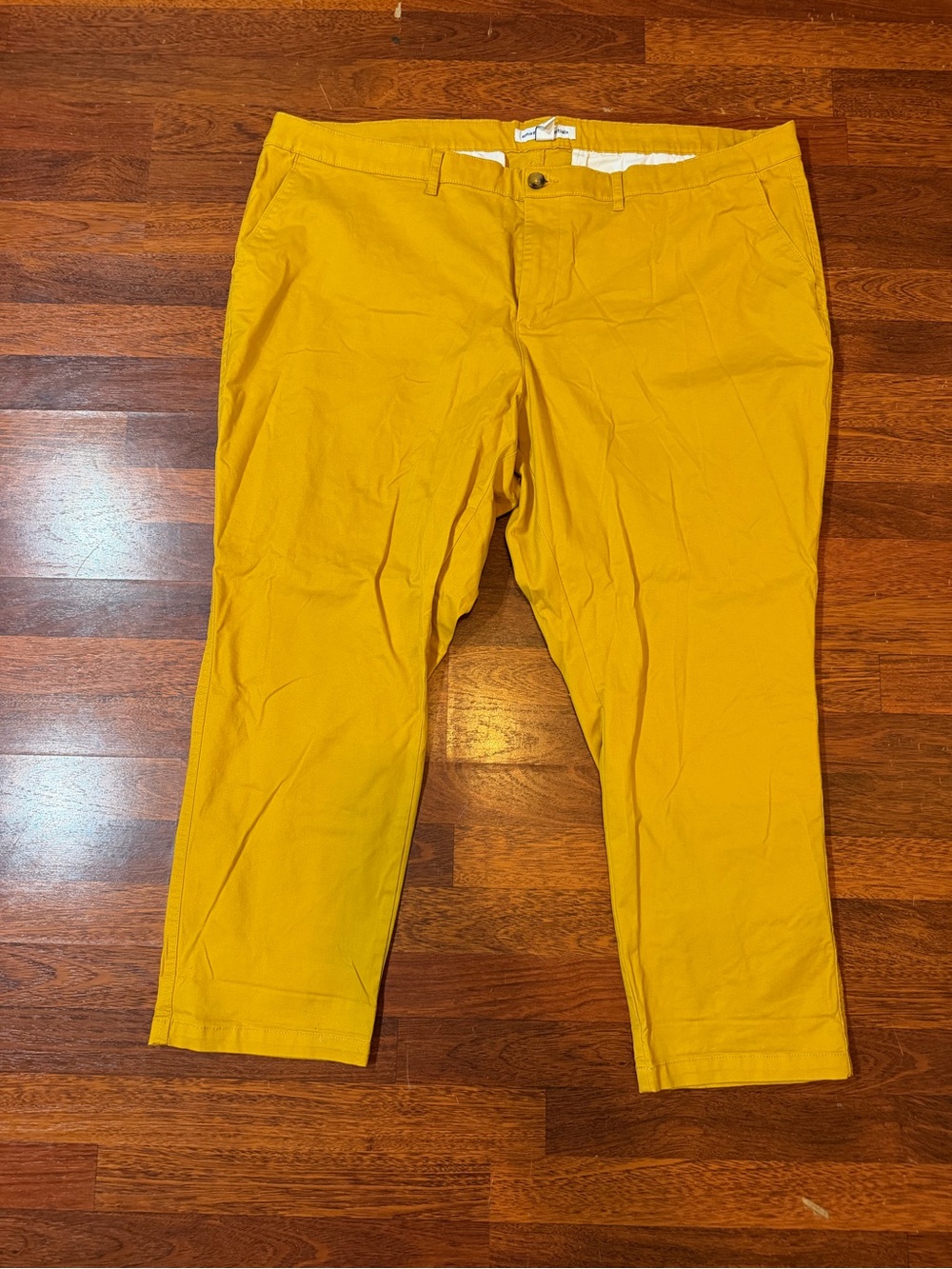 Amazon Essentials Women's Mustard Yellow Cropped Trousers